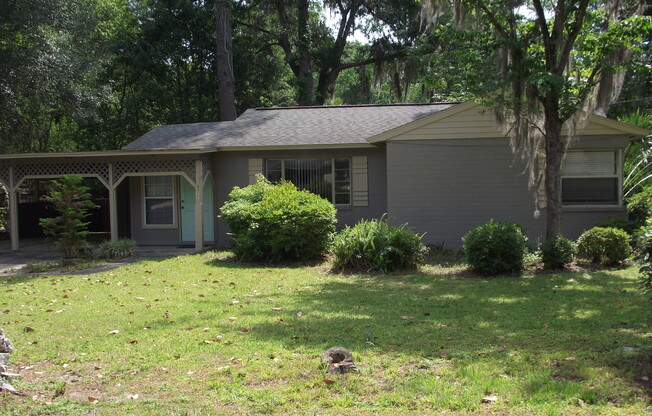 3 BR House in Pine Haven!