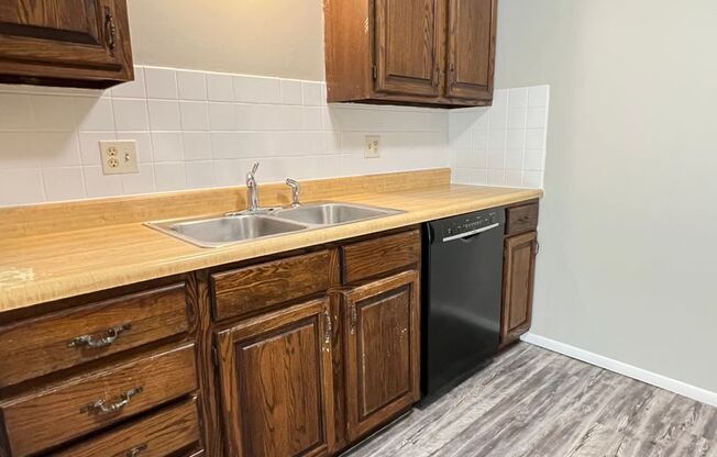 2 beds, 1.5 baths, $999