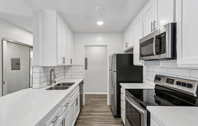 1 bed, 1 bath, 695 sqft, $1,798, Unit 402