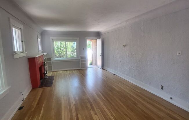 1 bed, 1 bath, 900 sqft, $1,250