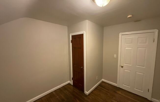 3 beds, 1 bath, $1,250, Unit 12612