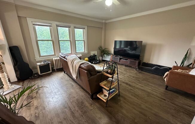 1 bed, 1 bath, $1,325, Unit 40