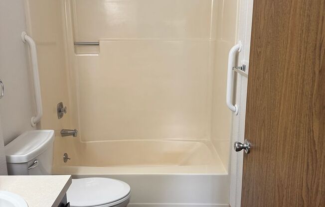 2 beds, 1 bath, 725 sqft, $1,095, Unit 1150-201