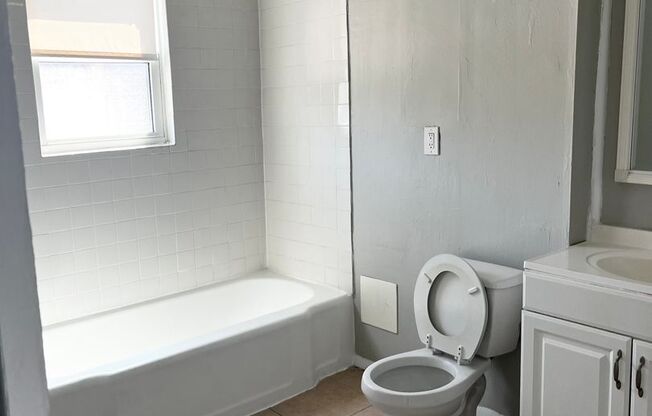 1 bed, 1 bath, 370 sqft, $975, Unit Unit 6