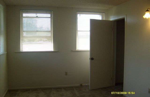 2 beds, 2 baths, 900 sqft, $1,400, Unit 4