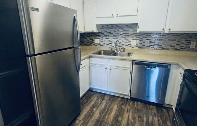 2 beds, 2 baths, 1,020 sqft, $1,195, Unit 221