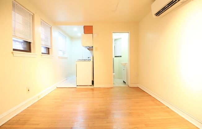 Cozy Studio with Updated Appliances!*Available September*