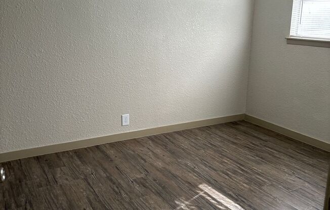 2 beds, 1.5 baths, 870 sqft, $1,025, Unit B08