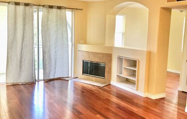 Charming 2 bedroom, 2 bathroom Condo with a bonus room, Move in Ready!