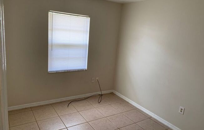 2 beds, 1 bath, $1,300