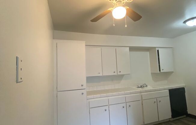 2 beds, 1 bath, 730 sqft, $1,275, Unit 146