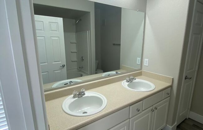 2 beds, 2 baths, 1,174 sqft, $1,450, Unit Las Vegas Blvd Unit 2238