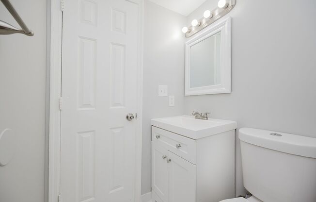 2 beds, 1.5 baths, 850 sqft, $1,275, Unit 6300 6