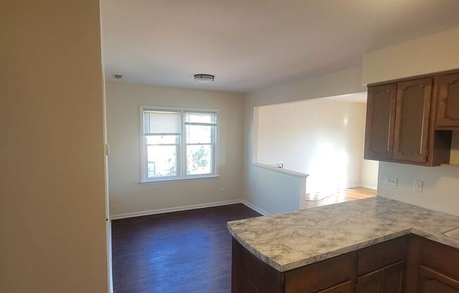 2 beds, 1 bath, $1,500, Unit 7345 South Kedzie Avenue - 3E