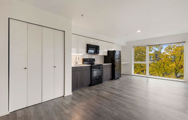 Studio, 1 bath, 305 sqft, $1,325, Unit 607