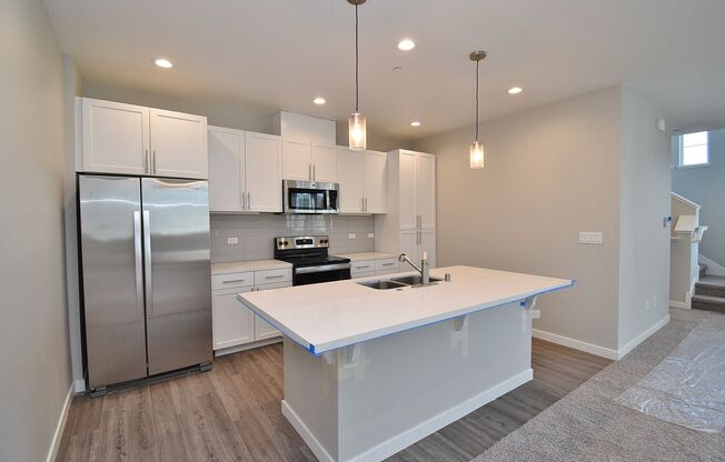 $3,490 / STUNNING BRAND NEW 3 BEDROOM MODEL TOWN HOME IN CENTRAL FREMONT