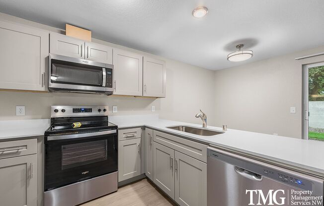 1 bed, 1 bath, 735 sqft, $1,565, Unit C36