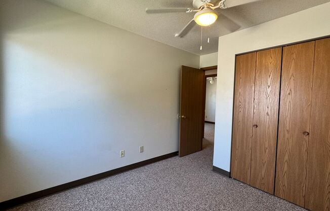 3 beds, 1 bath, $1,260, Unit 02