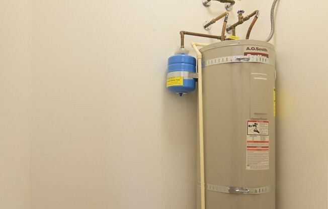 2 beds, 1 bath, $1,700, Unit 303