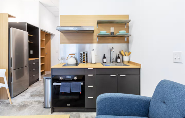 Studio, 1 bath, 325 sqft, $1,400, Unit 118