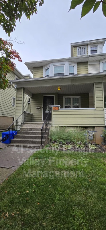 627 16 AVE