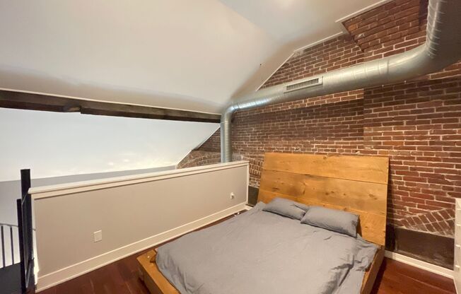 2 beds, 2 baths, $2,095, Unit Apt 40