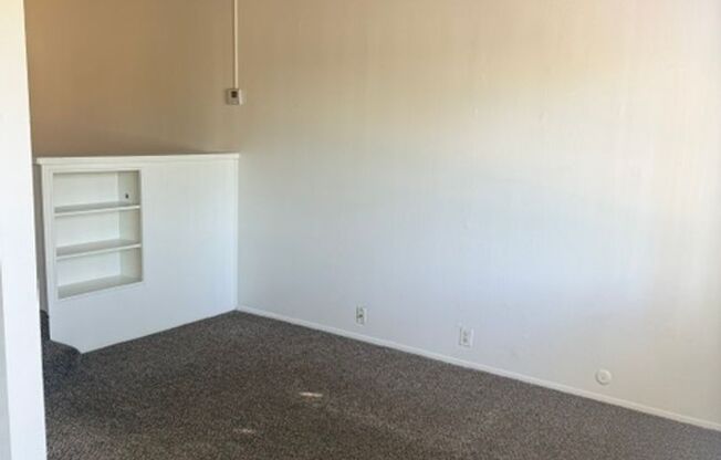 Studio, 1 bath, $950, Unit 18