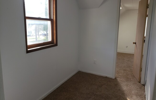 2 beds, 1 bath, $895