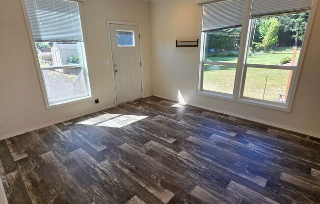 3 bedroom near the Mckenzie River