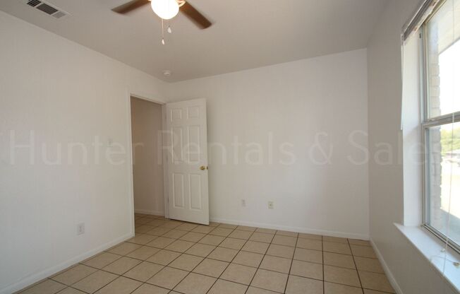 2 beds, 1 bath, $975, Unit Unit A