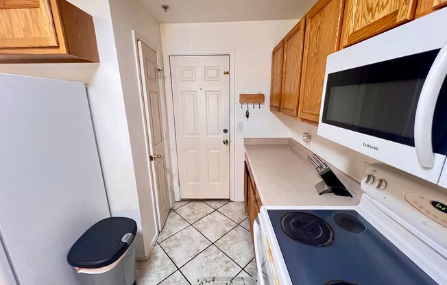 2 beds, 2 baths, $1,900, Unit Unit 304