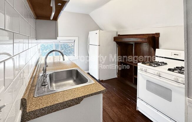 201 LAFAYETTE AVE NE