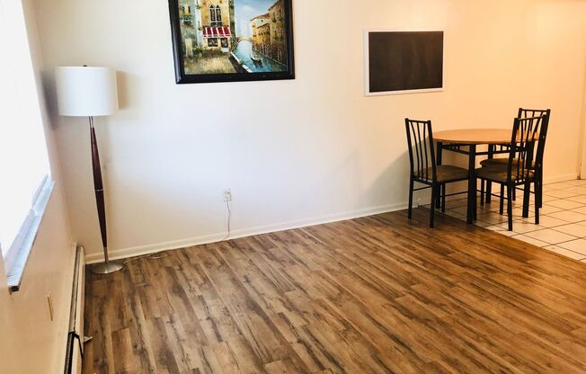 1 bed, 1 bath, 660 sqft, $700, Unit 2