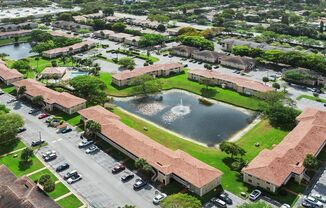Beautiful 2/2 Unit at Lakewood Village at Coral Springs