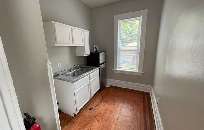 1 bed, 1 bath, 650 sqft, $650