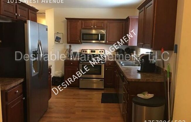 1013 W AVE