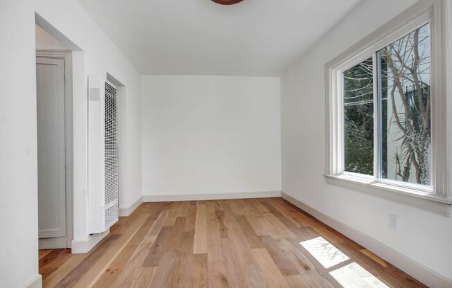 1 Bed / 1 Bath Bungalow Style Apartment in Excellent Virgil Village Location