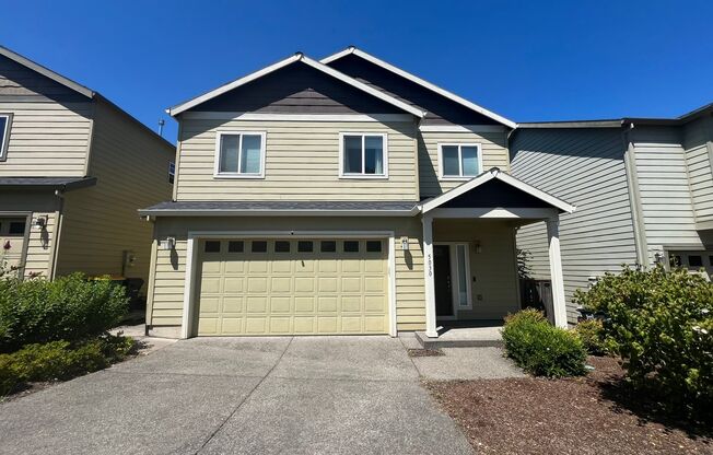 Beautiful 4 bedroom, 3 bathroom home in Beaverton! Close to Nike & Intel! Deck, 2 car garage, central AC!