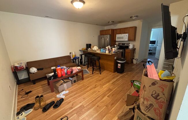 3 beds, 3 baths, 787 sqft, $1,875, Unit Unit 09