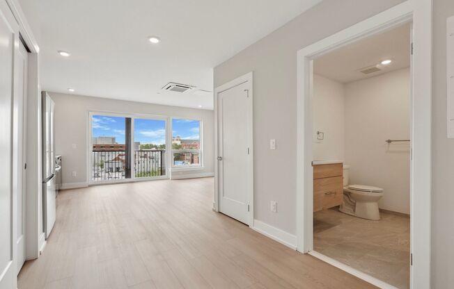 Studio, 1 bath, 360 sqft, $1,515, Unit Unit 614