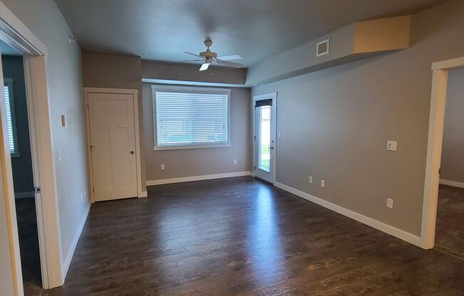 2 beds, 2 baths, $1,495, Unit 117