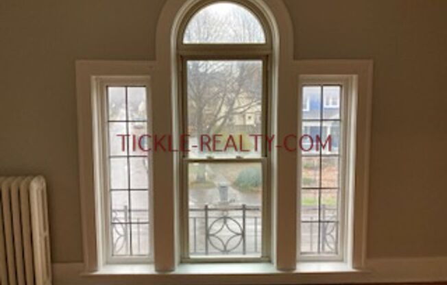 1 bed, 1 bath, $995, Unit S10