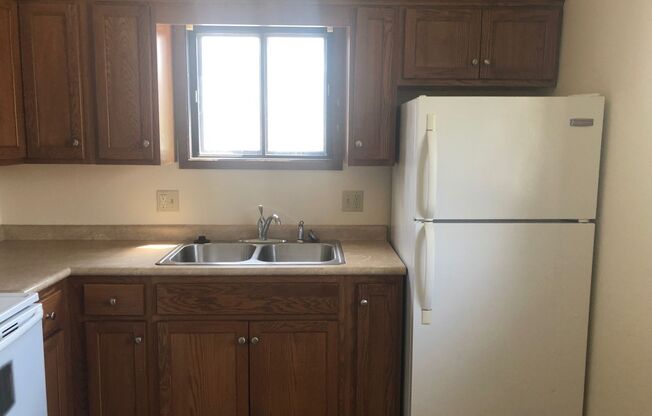 2 beds, 1 bath, $685