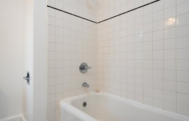 Studio, 1 bath, 459 sqft, $1,325, Unit 09