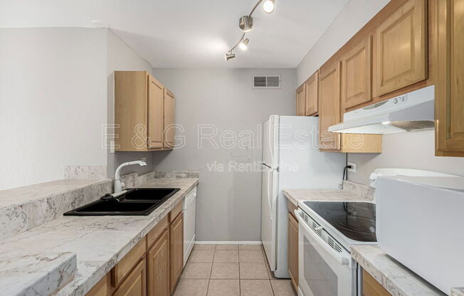 2 beds, 2 baths, 864 sqft, $1,450, Unit F202