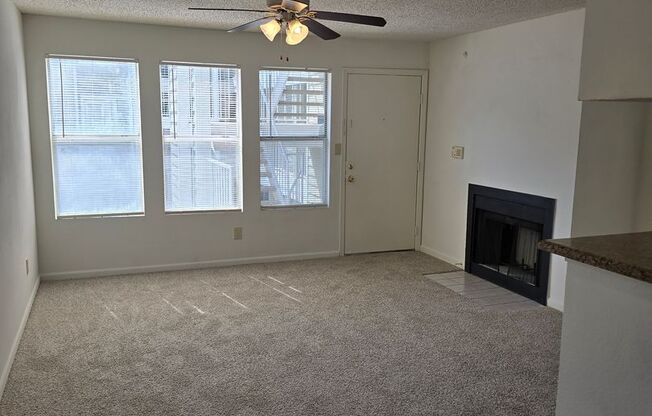 1 bed, 1 bath, 696 sqft, $825, Unit PG 1521