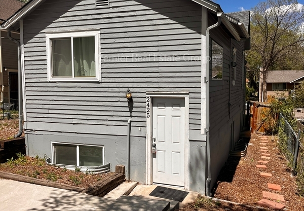 2425 W Platte Ave