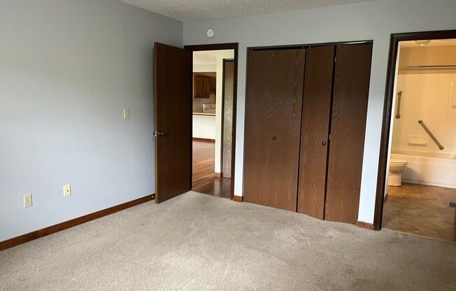 2 beds, 1 bath, $1,100, Unit Unit A