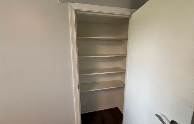 2 beds, 1 bath, 800 sqft, $899, Unit 404