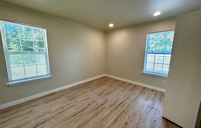 8 beds, 3 baths, $10,400, Unit House